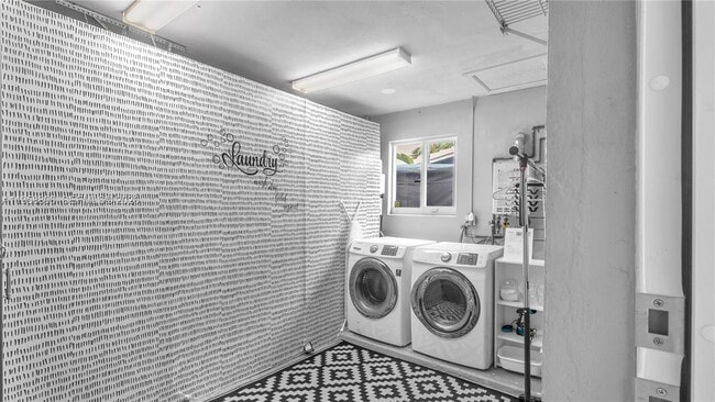 Building Photo - 1715 NE 40th St