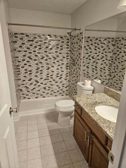 Building Photo - 35 Devon Ln