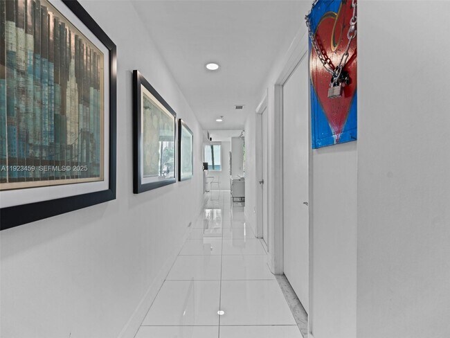 Building Photo - 253 NE 2nd St