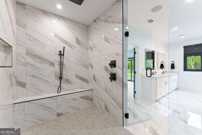 Building Photo - 151 S Pointe Dr