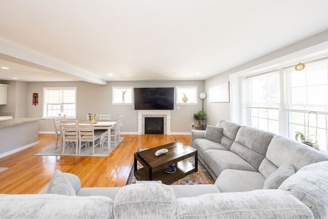 Building Photo - 18 Craftsman Ct