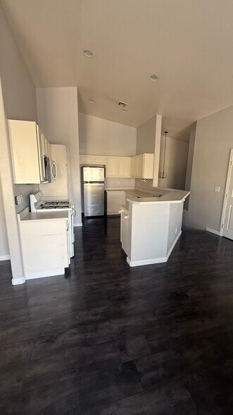 Building Photo - 6385 Dan Blocker Ave