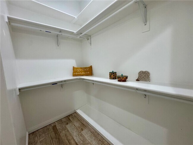 Building Photo - 2225 Moonridge Ln