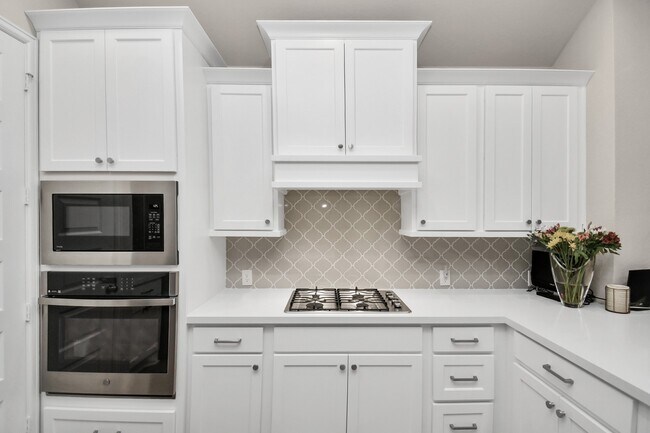 Building Photo - 5043 Morrison Dr