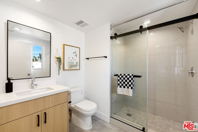 Building Photo - 222 N Coronado St