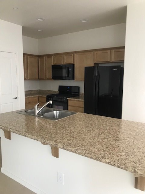 Building Photo - Coming Soon.....3 bed 2 Bath in The Villas on Elm Contact Property Pros Property Management