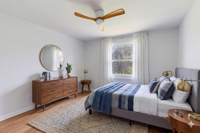 Building Photo - 4915 Darlington Dr