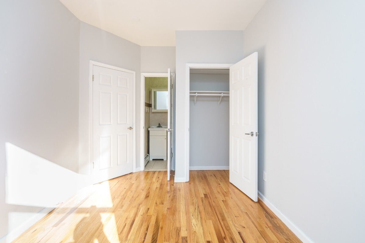 Building Photo - 804 Evergreen Ave