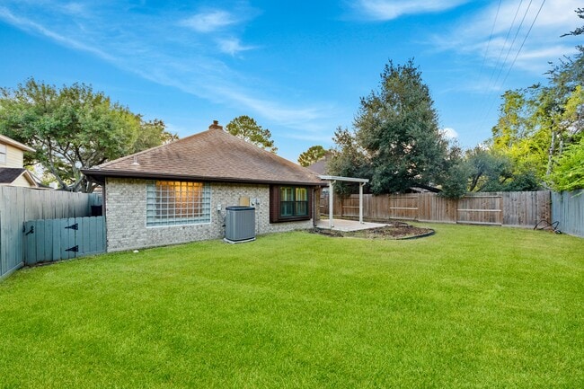 Building Photo - 5102 E Pagewick Dr