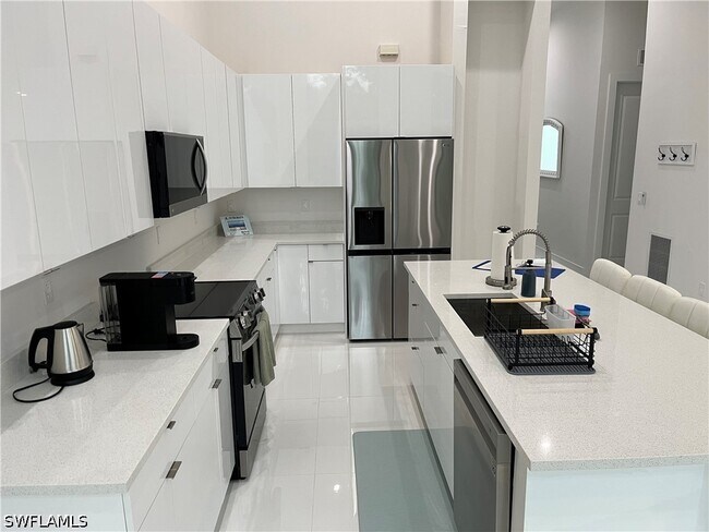 Building Photo - 4320 30th Ave SE