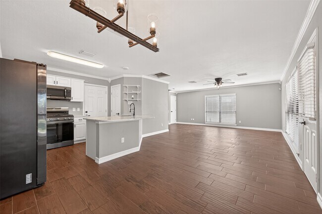 Building Photo - 1720 Old Creek Dr