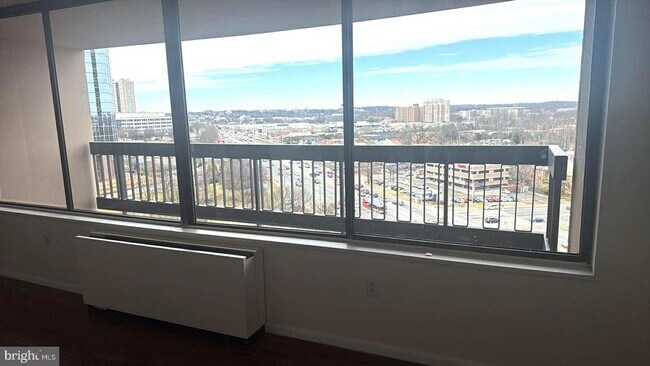 Building Photo - 3701 S George Mason Dr