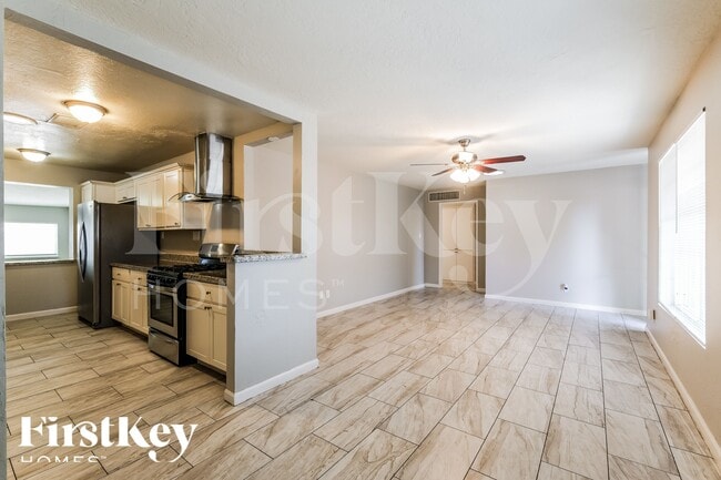 Building Photo - 1308 W Elm St