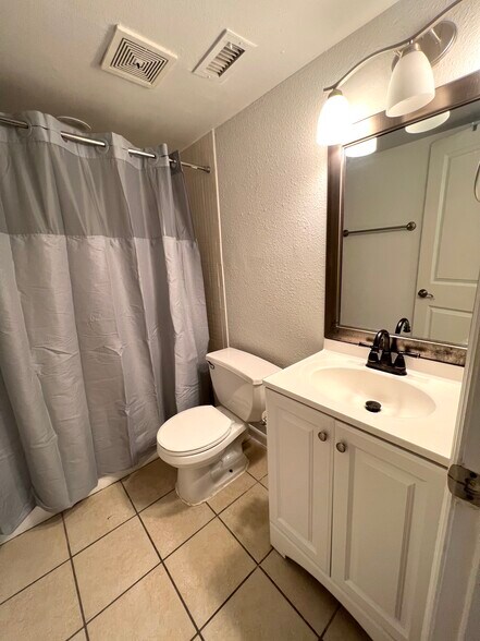 Building Photo - 507 NW 39th Rd