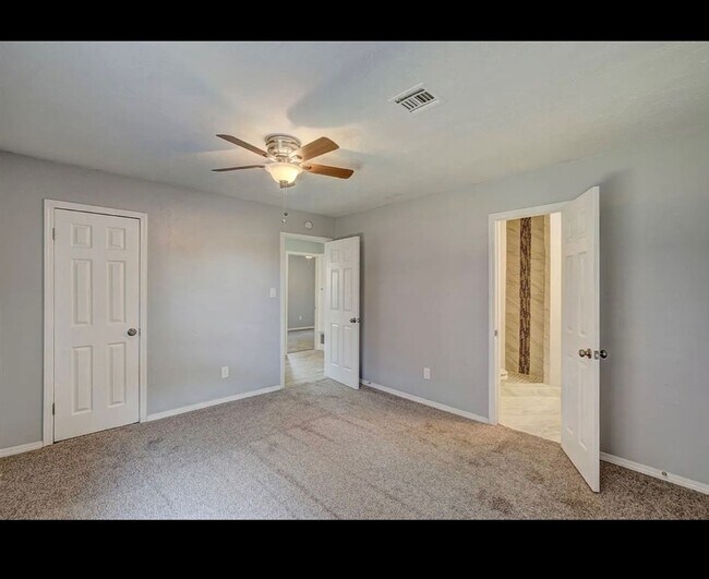 Building Photo - Beautiful newly remodeled home located in ...