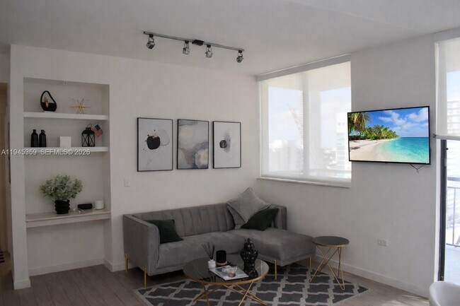 Building Photo - 999 SW 1st Ave