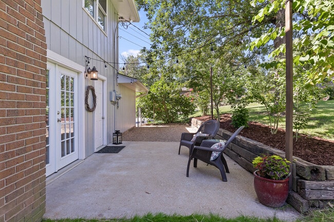 Building Photo - 2483 Shenandoah Dr