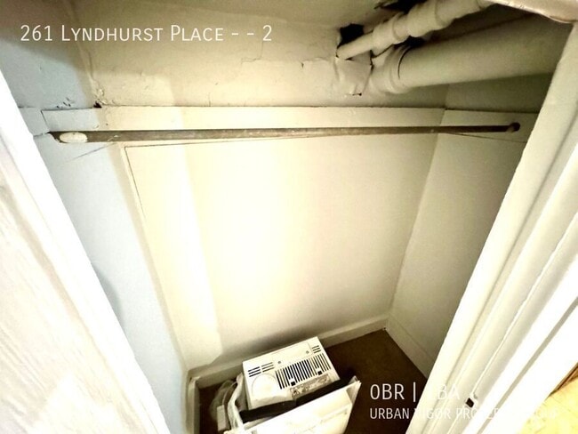 Building Photo - 261 Lyndhurst Pl