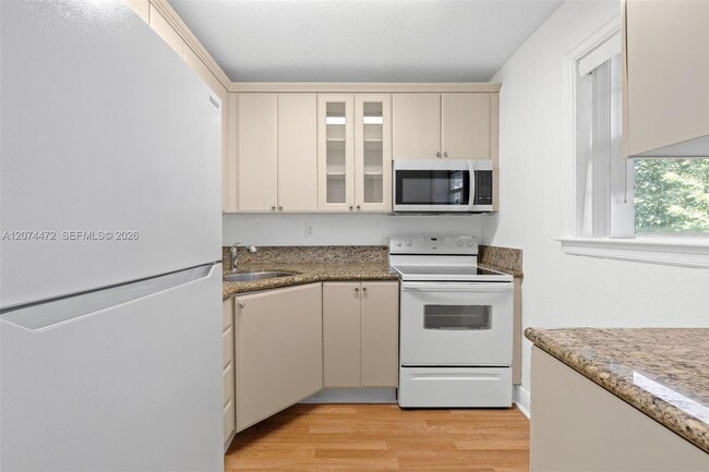 Building Photo - 17255 SW 95th Ave