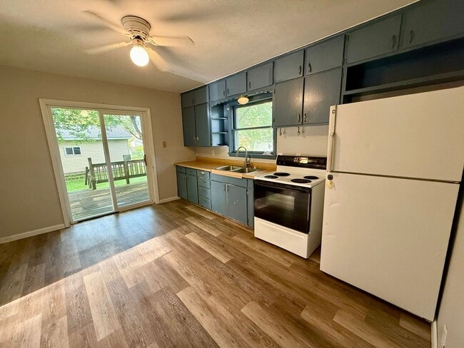 Building Photo - 3 Bed 1 Bath Single Family Home in Rothschild