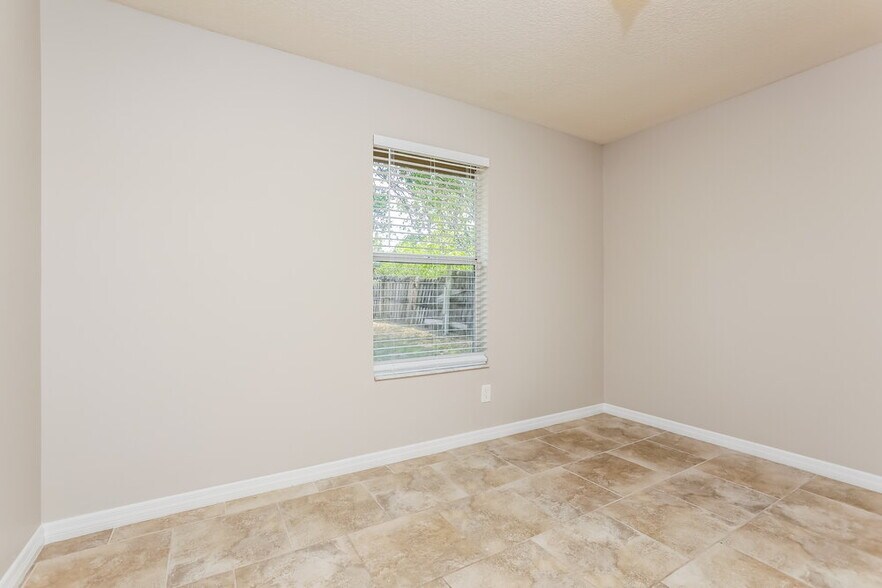 Building Photo - 2523 Dovetail Dr