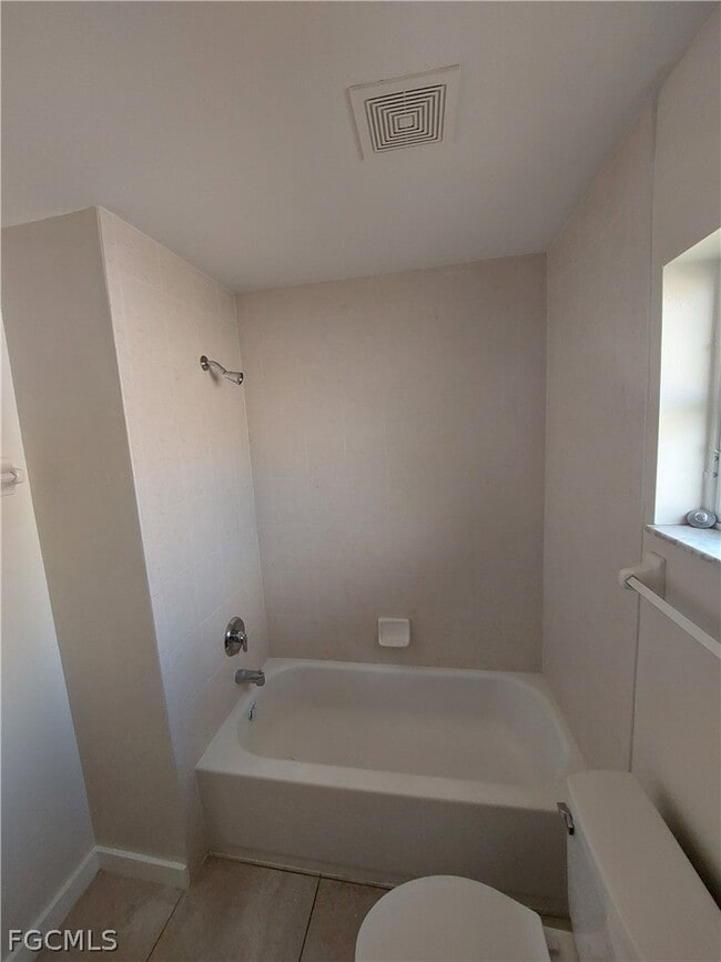 Building Photo - 611 SE 5th St