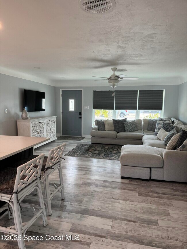 Building Photo - 209 SE 3rd St