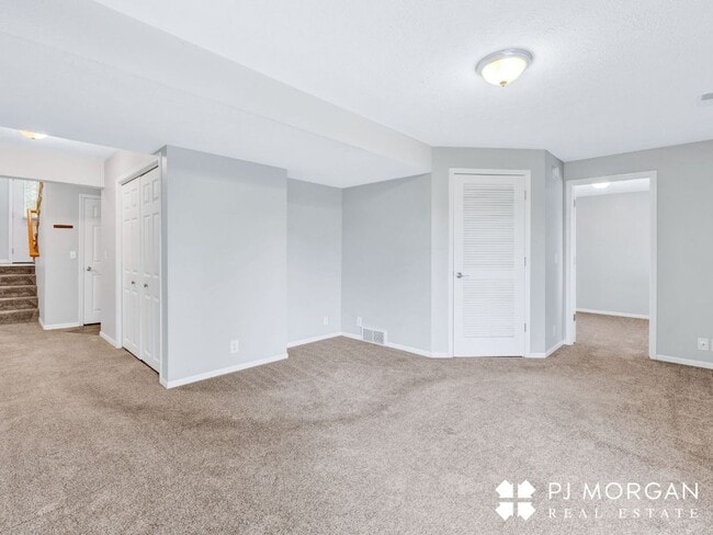 Building Photo - Charming 3 bedroom, 2 bathroom Duplex with 2 Car Garage