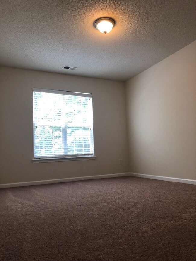 Building Photo - Available for immediate move in - Gorgeous...