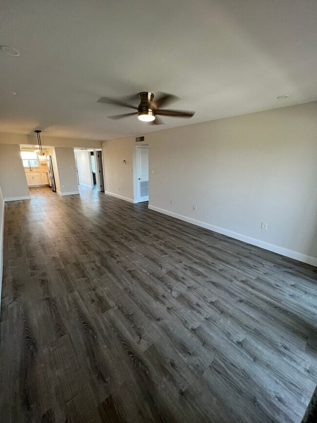 Building Photo - 14459 River Beach Dr