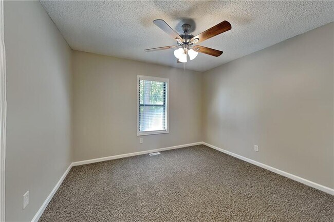 Building Photo - 4523 Hickory Grove Dr NW