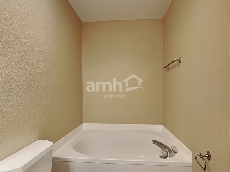 Building Photo - 8146 Whitham Dr