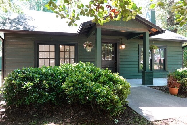 Building Photo - 505 Cherokee Rd