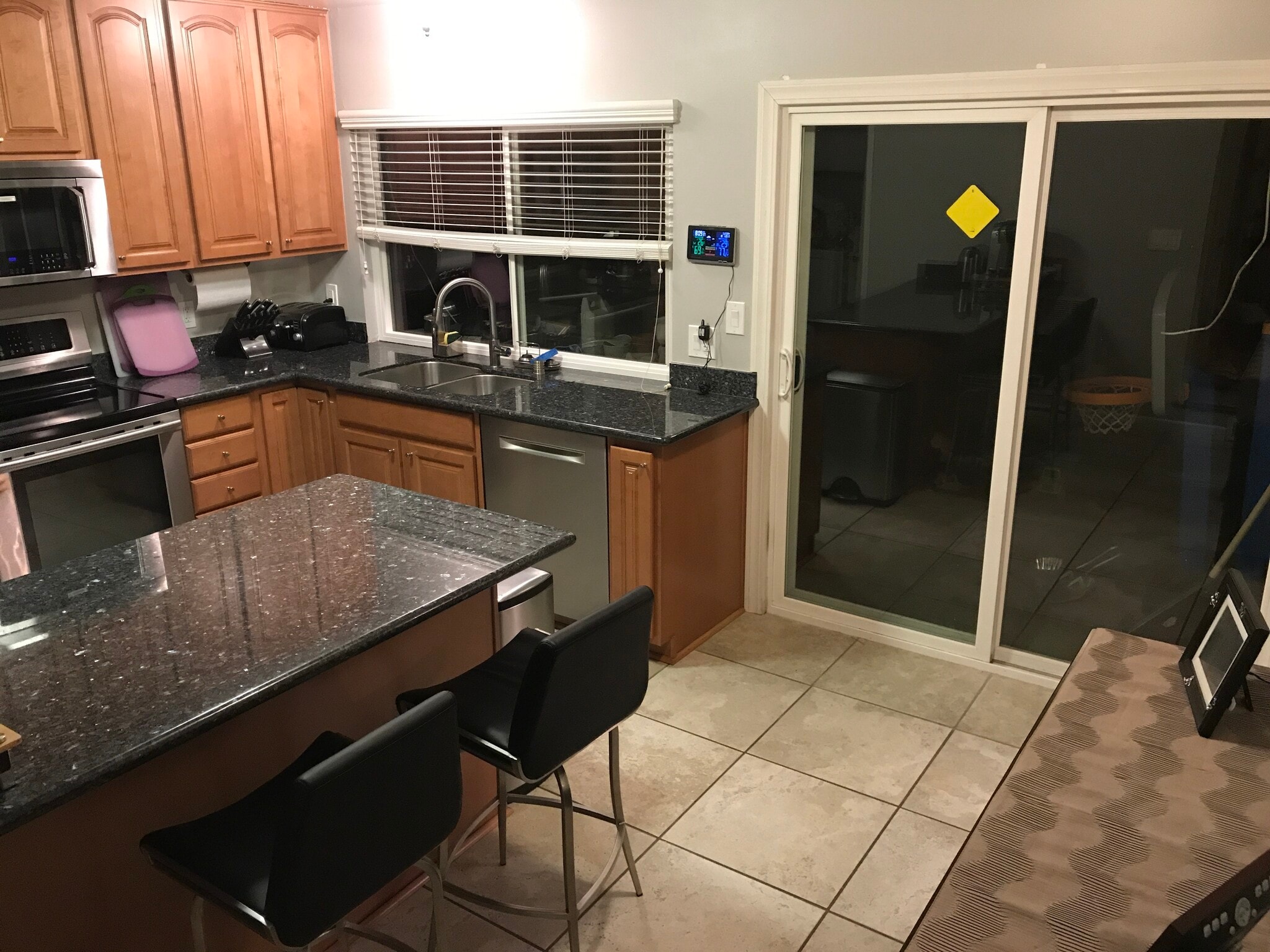 Kitchen - 337 Kinross Dr