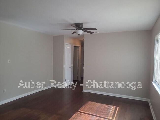 Building Photo - 903 Curleque Dr