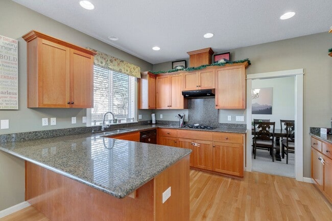 Building Photo - Lovely 4 bedroom home with neighborhood pool