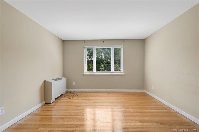 Building Photo - 115 S Main St