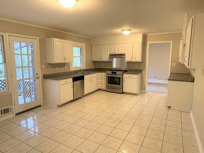 Building Photo - West Athens 4br House for Rent