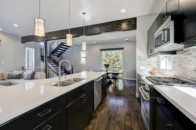 Building Photo - 1401 Fairview St