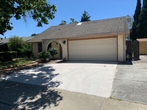 Building Photo - 4 Bed/2 Bath Spacious Home with Big Backyard and New Laminate & Carpet - Union City