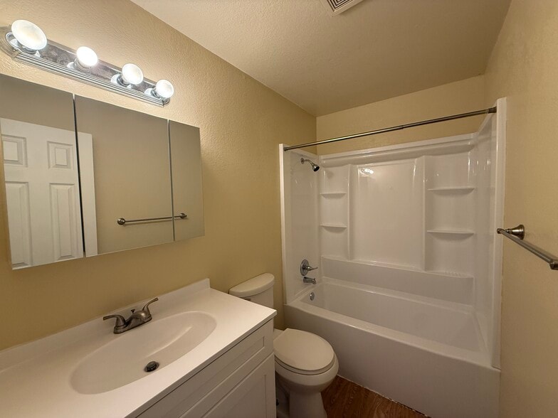 Building Photo - 3248 Rood Ct