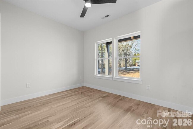 Building Photo - 548 Car Farm Rd