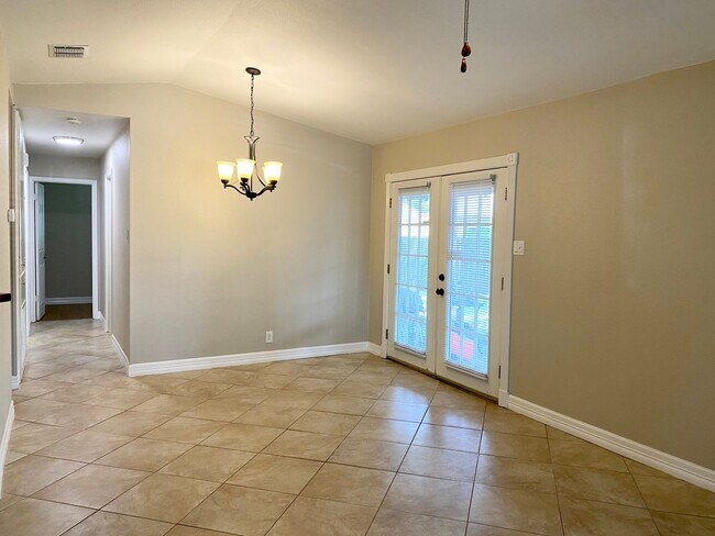 Building Photo - 3/2 Home Available for Lease!