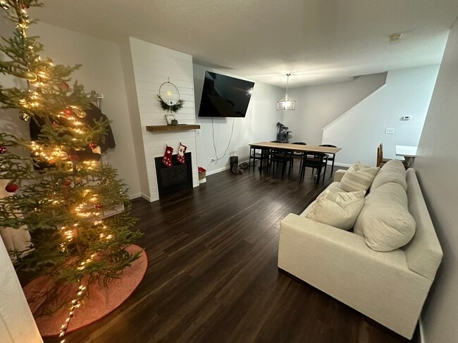 Building Photo - 1848 Parkway Ave