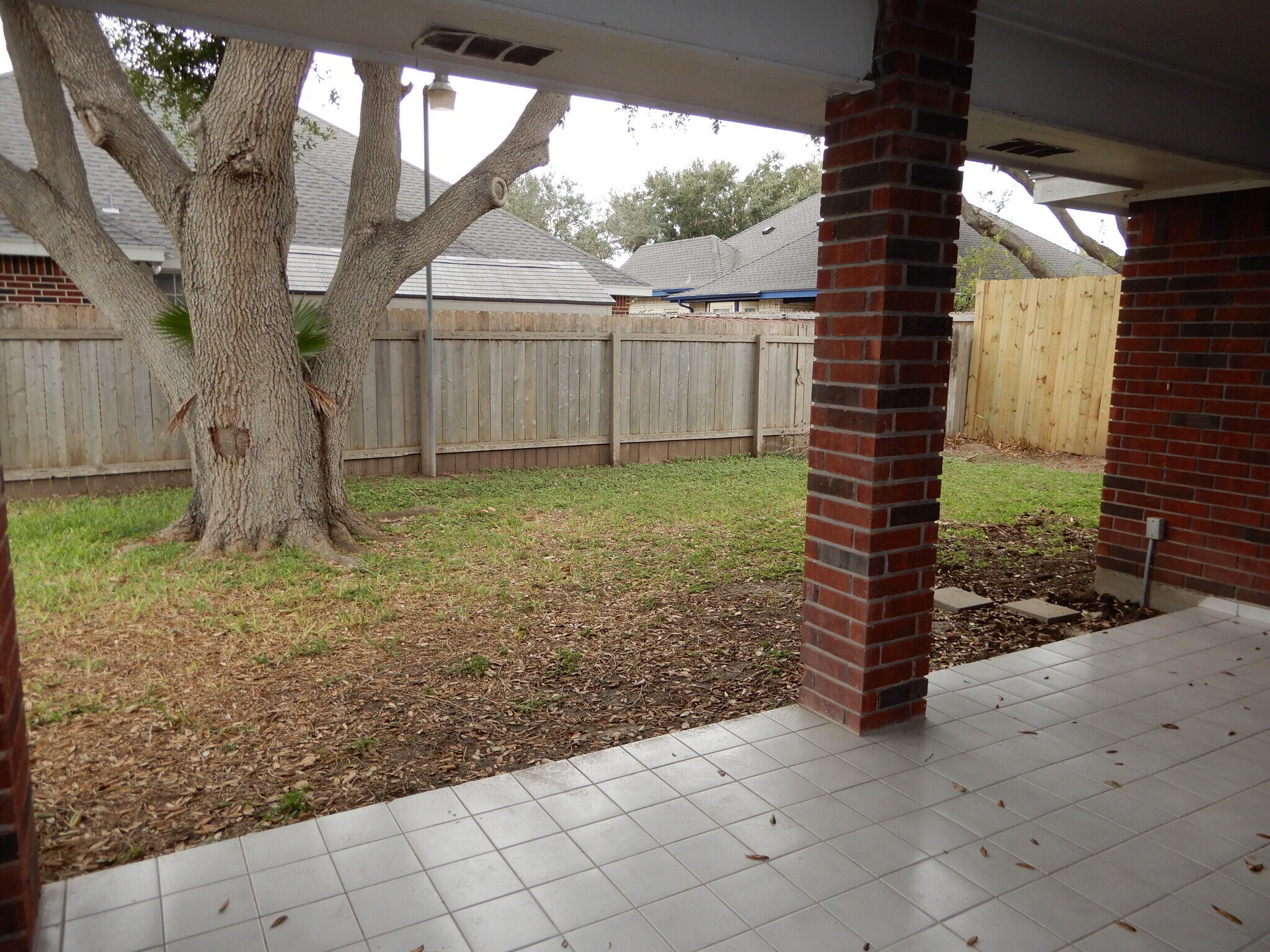 Building Photo - 512 E Yarrow Ave