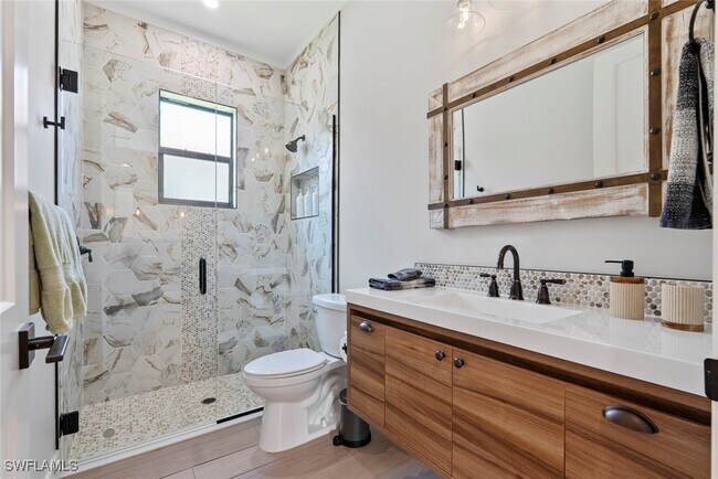 Building Photo - 3552 Hibiscus Ave