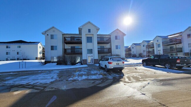 Building Photo - SW 2 Bedroom 1 bath Condo, Balcony, Fireplace and Garage
