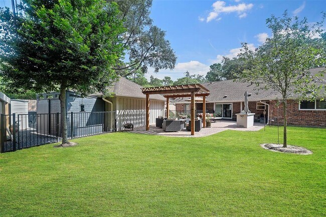 Building Photo - 1615 Maux Dr