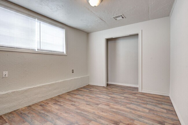 Building Photo - 1426 NE 24th St