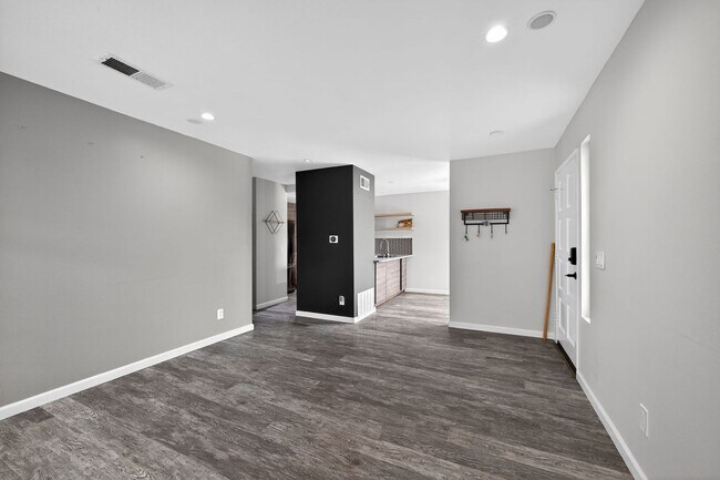 Building Photo - Santee 2 Bedroom 2 Bath Condo with Garage